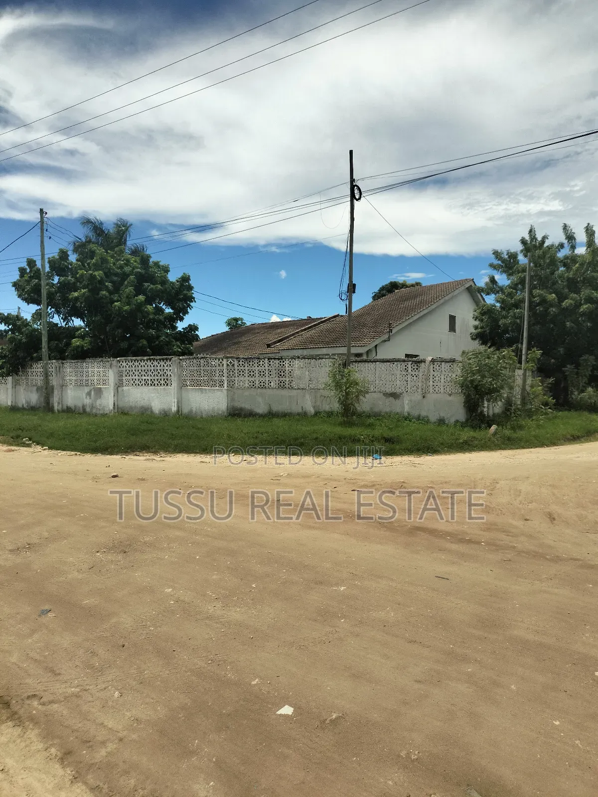 5bdrm House in Mbezibeach Makonde for sale