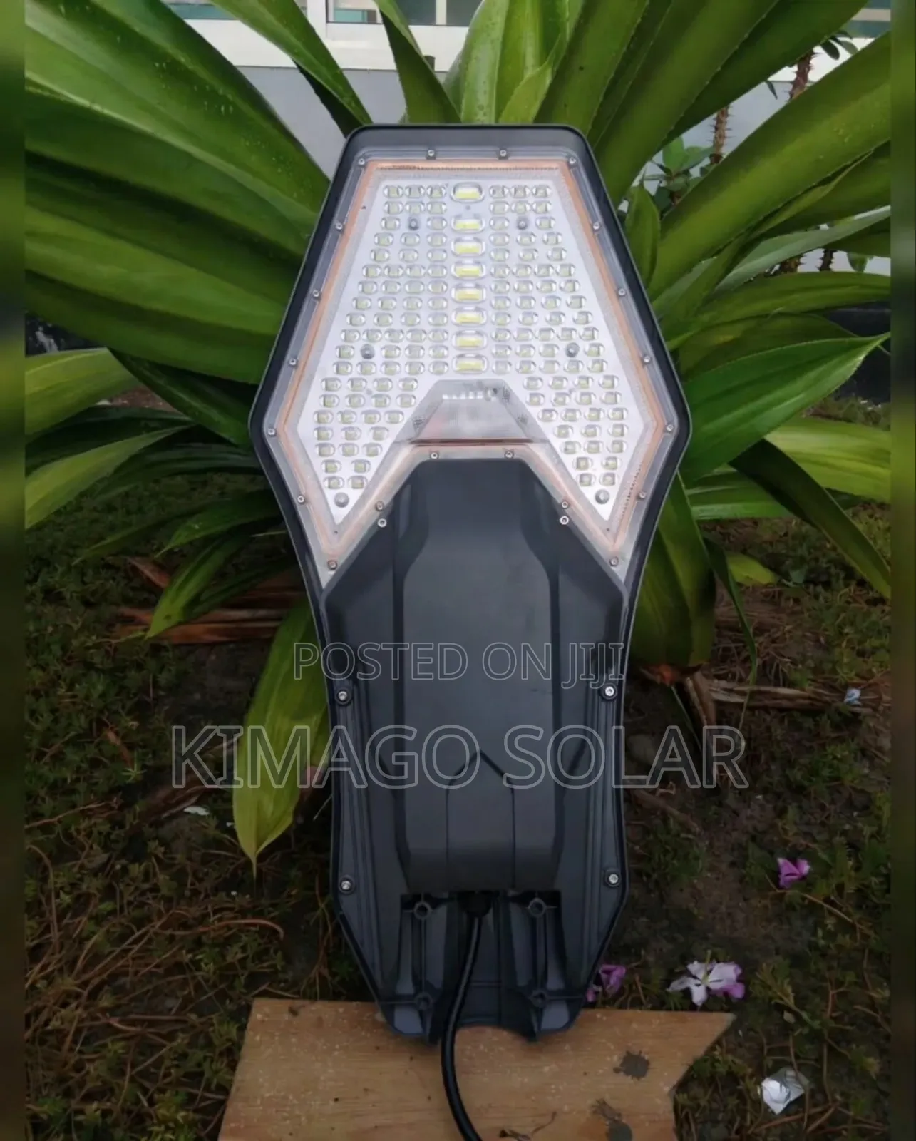 Taa Ya Solar Ya Nguvu: 3.2v 93ah Battery, Inapanda Juu Meta 6