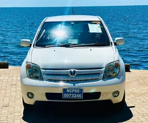Toyota IST 2003 White