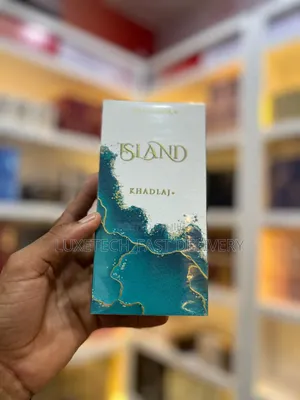 Khadlaj Island Extrait De Parfum, a Unisex Tropical Fragrance