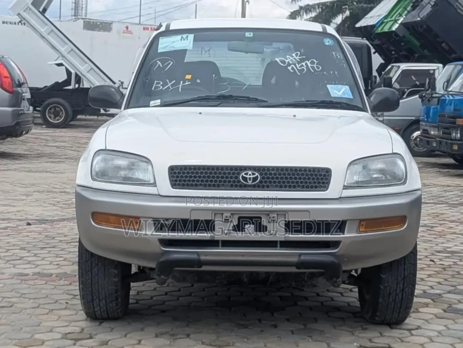 Toyota RAV4 1996 White