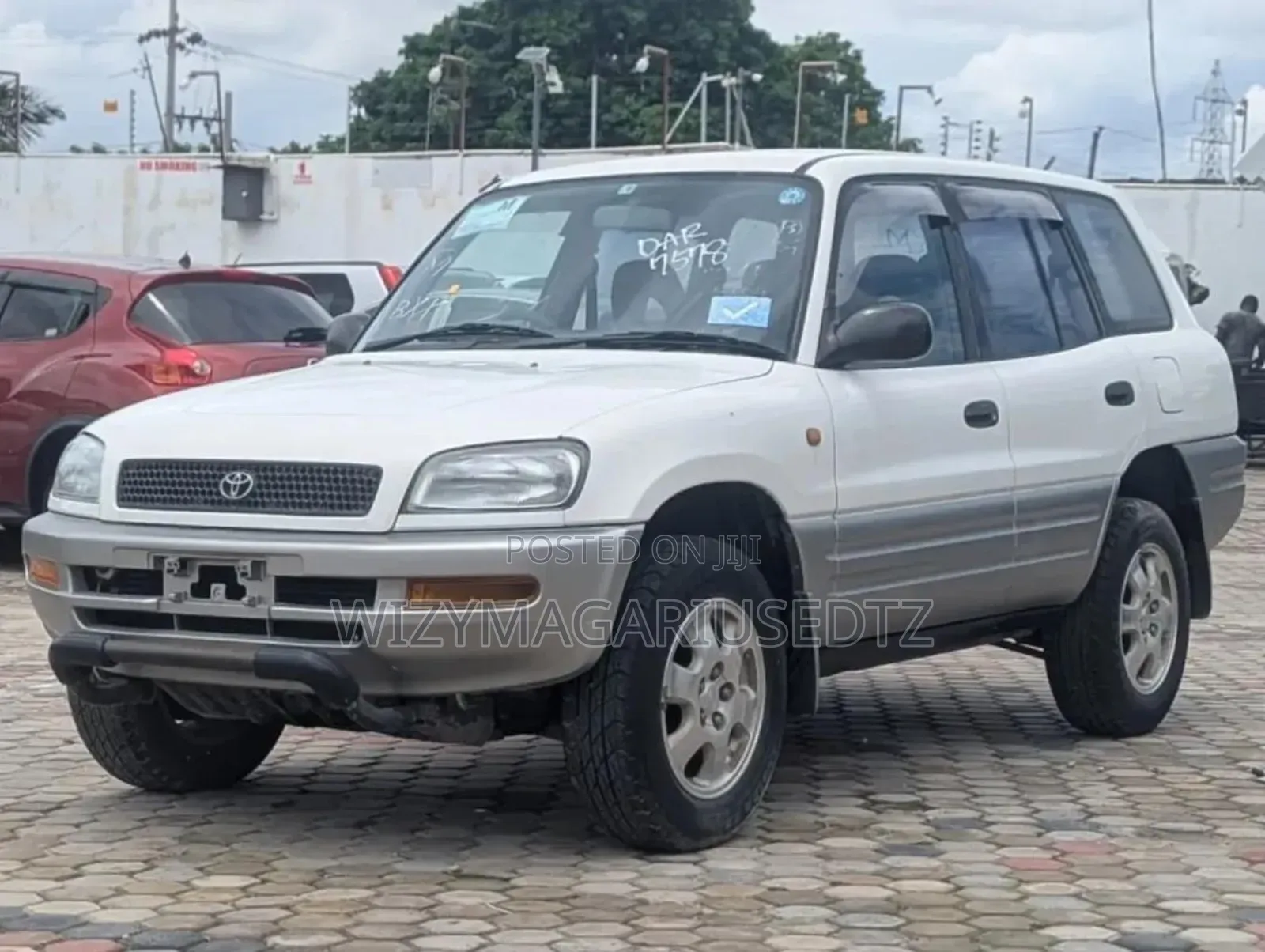 Toyota RAV4 1996 White