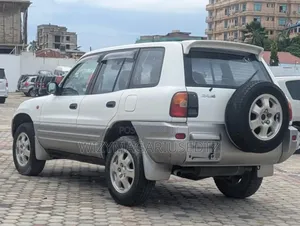 Toyota RAV4 1996 White