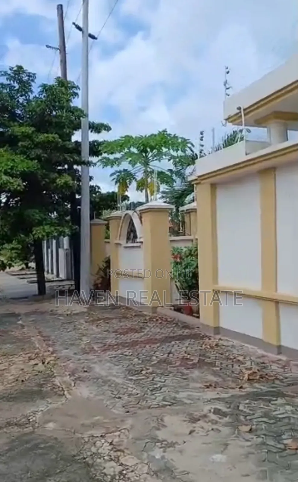 5bdrm House in Mtoni for sale