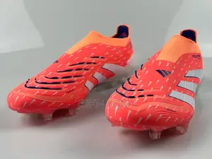 Adidas Predator Elite Laceless Firm Ground Model.