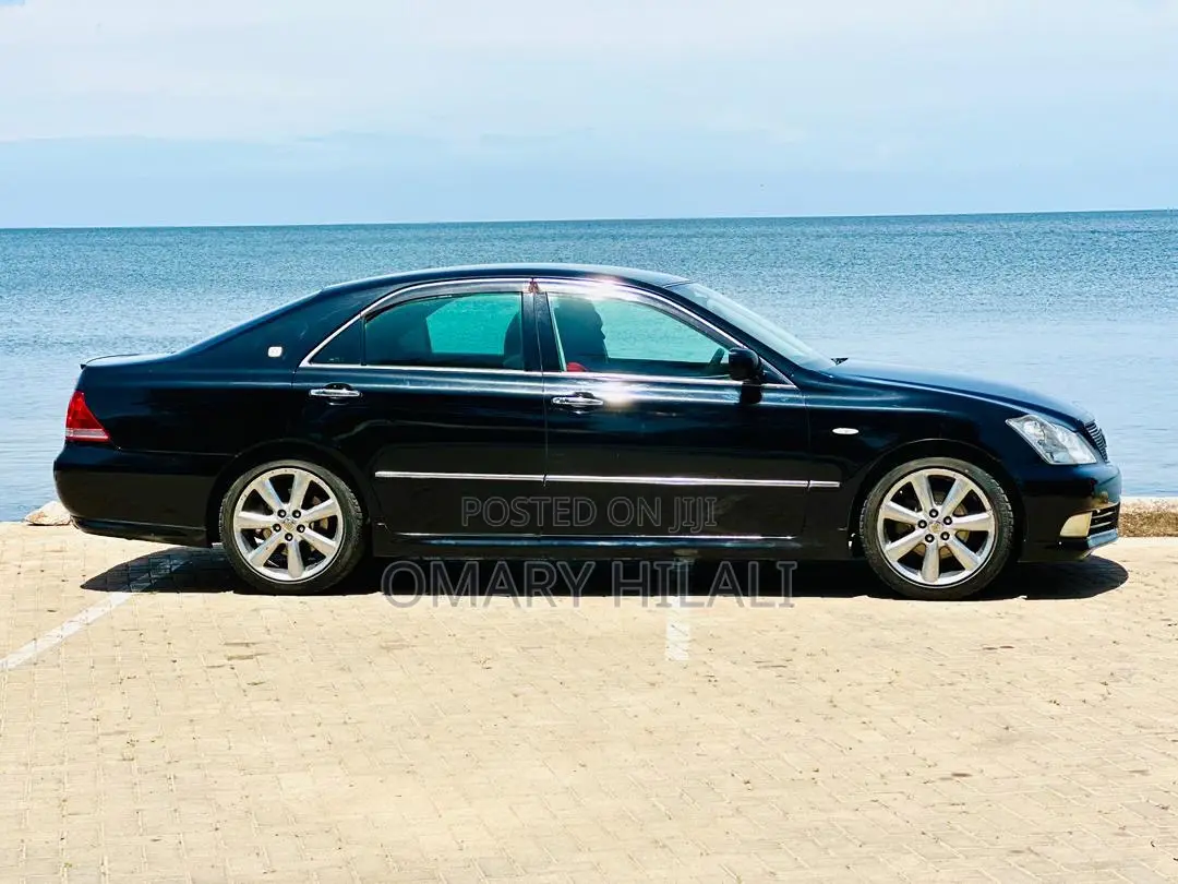 Toyota Crown 2004 Black