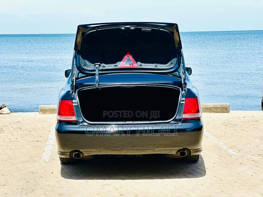 Toyota Crown 2004 Black