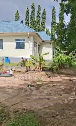 4bdrm House in Goba for sale