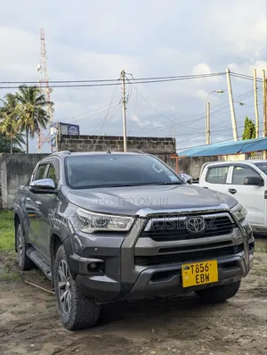 Toyota Hilux Revo Double Cab Deisel 2.8 AWD 2017 Gray