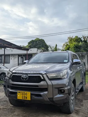 Toyota Hilux Revo Double Cab Deisel 2.8 AWD 2017 Gray