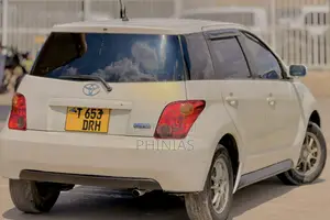 Toyota IST 2004 White