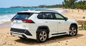 Toyota RAV4 Adventure 2021 White