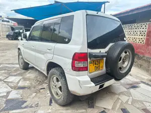 Mitsubishi Pajero 2005 White