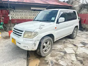 Mitsubishi Pajero 2005 White