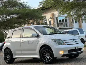 Toyota IST 2003 White