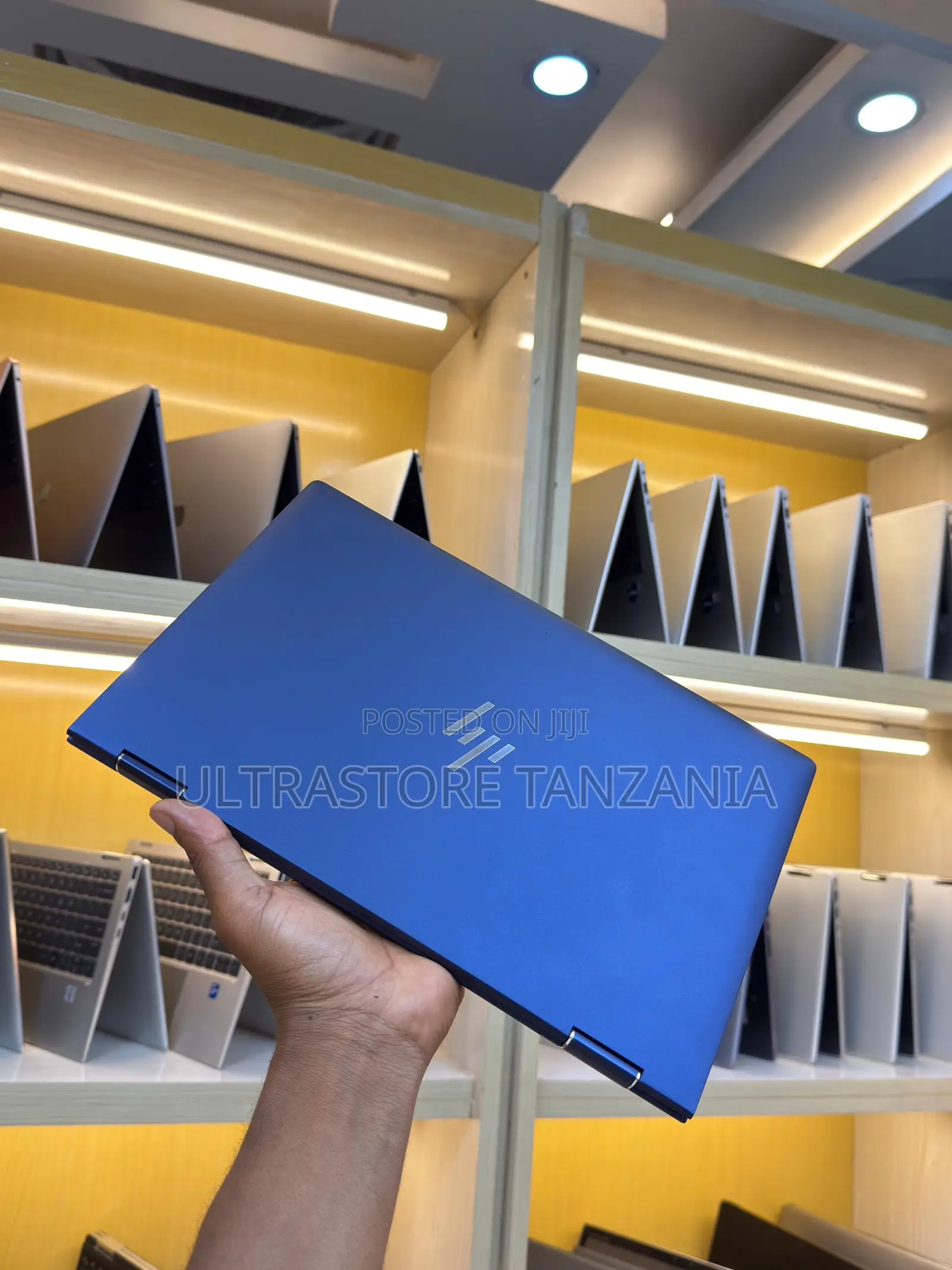 New Laptop HP Dragonfly G2 8GB Intel Core i5 SSD 256GB
