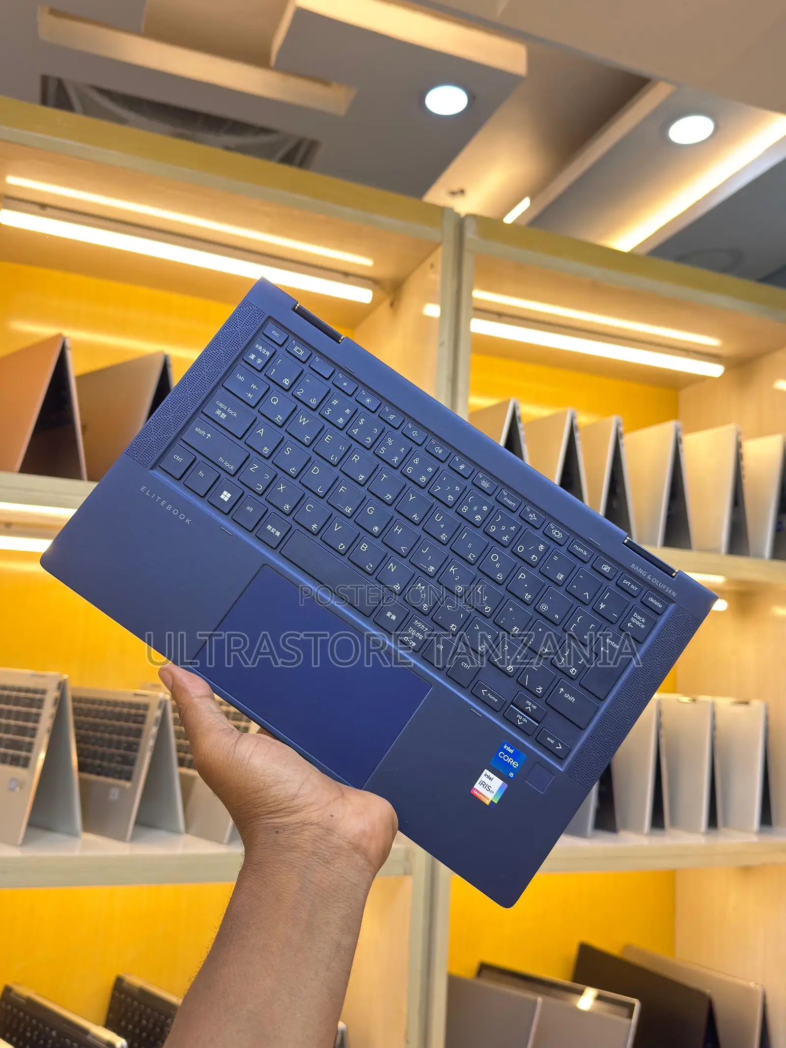 New Laptop HP Dragonfly G2 8GB Intel Core i5 SSD 256GB