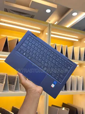 New Laptop HP Dragonfly G2 8GB Intel Core i5 SSD 256GB