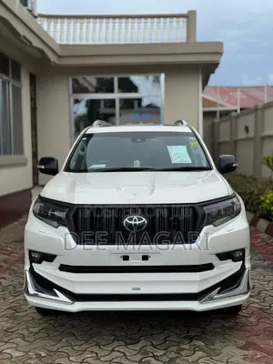 Toyota Land Cruiser Prado 2023 White