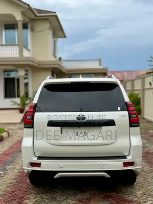Toyota Land Cruiser Prado 2023 White