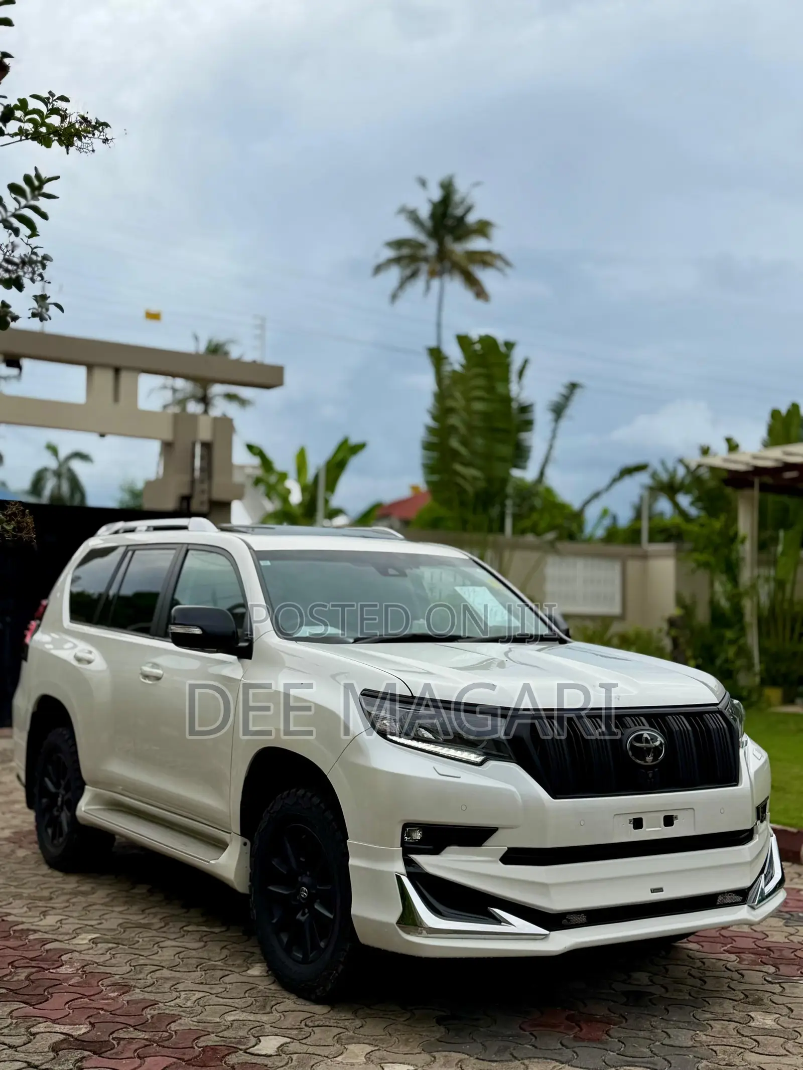 Toyota Land Cruiser Prado 2023 White