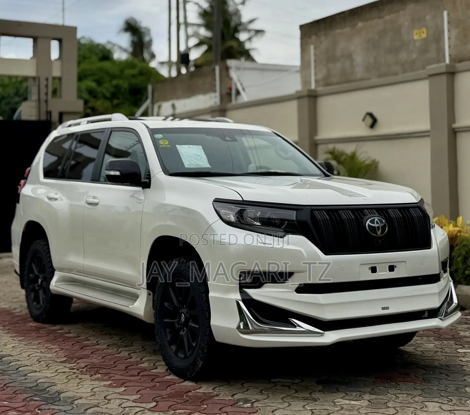 Toyota Land Cruiser Prado 2023 White