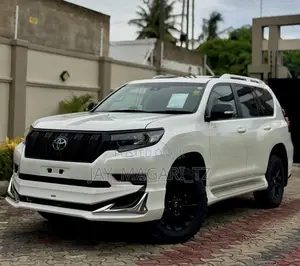 Toyota Land Cruiser Prado 2023 White