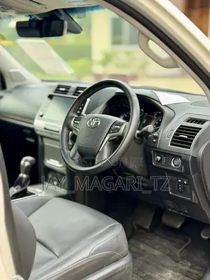 Toyota Land Cruiser Prado 2023 White