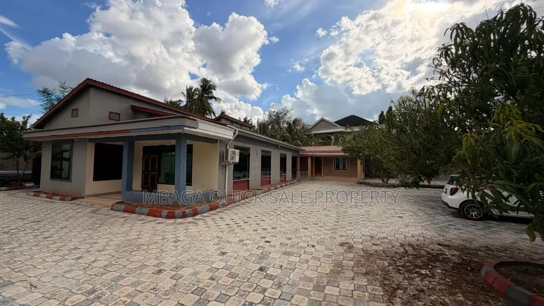7bdrm House in Mikocheni for rent