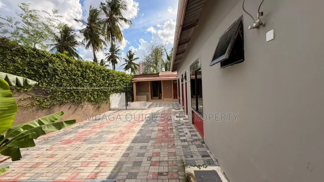 7bdrm House in Mikocheni for rent