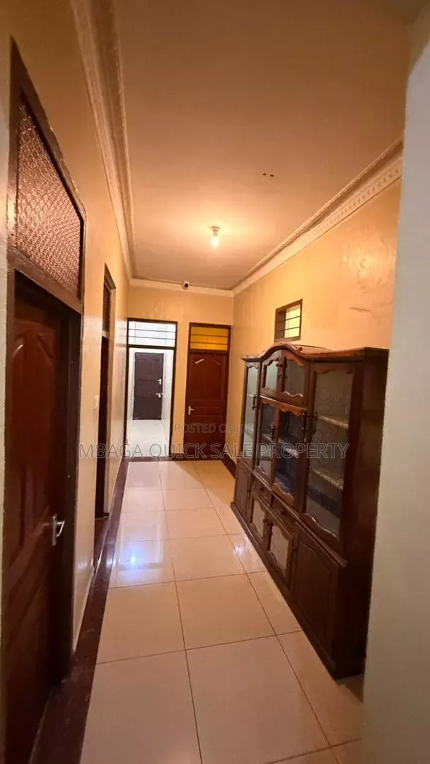 7bdrm House in Mikocheni for rent