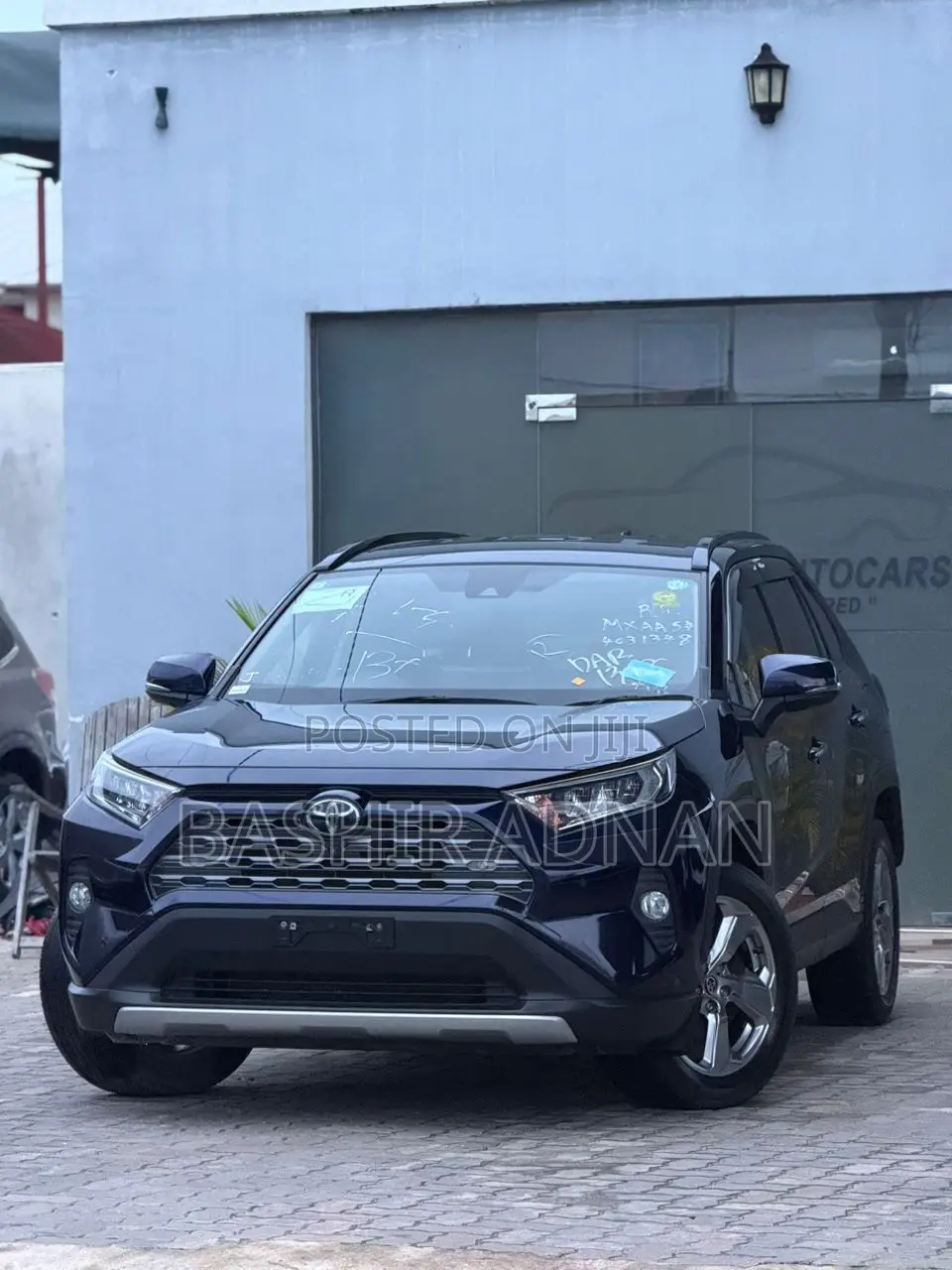 Toyota RAV4 Limited 2021 Blue