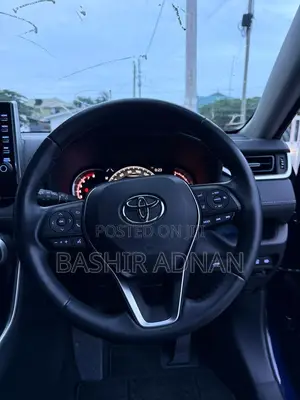 Toyota RAV4 Limited 2021 Blue