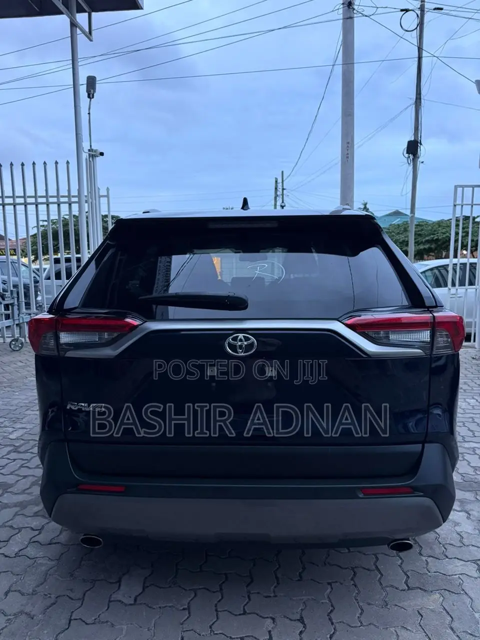 Toyota RAV4 Limited 2021 Blue