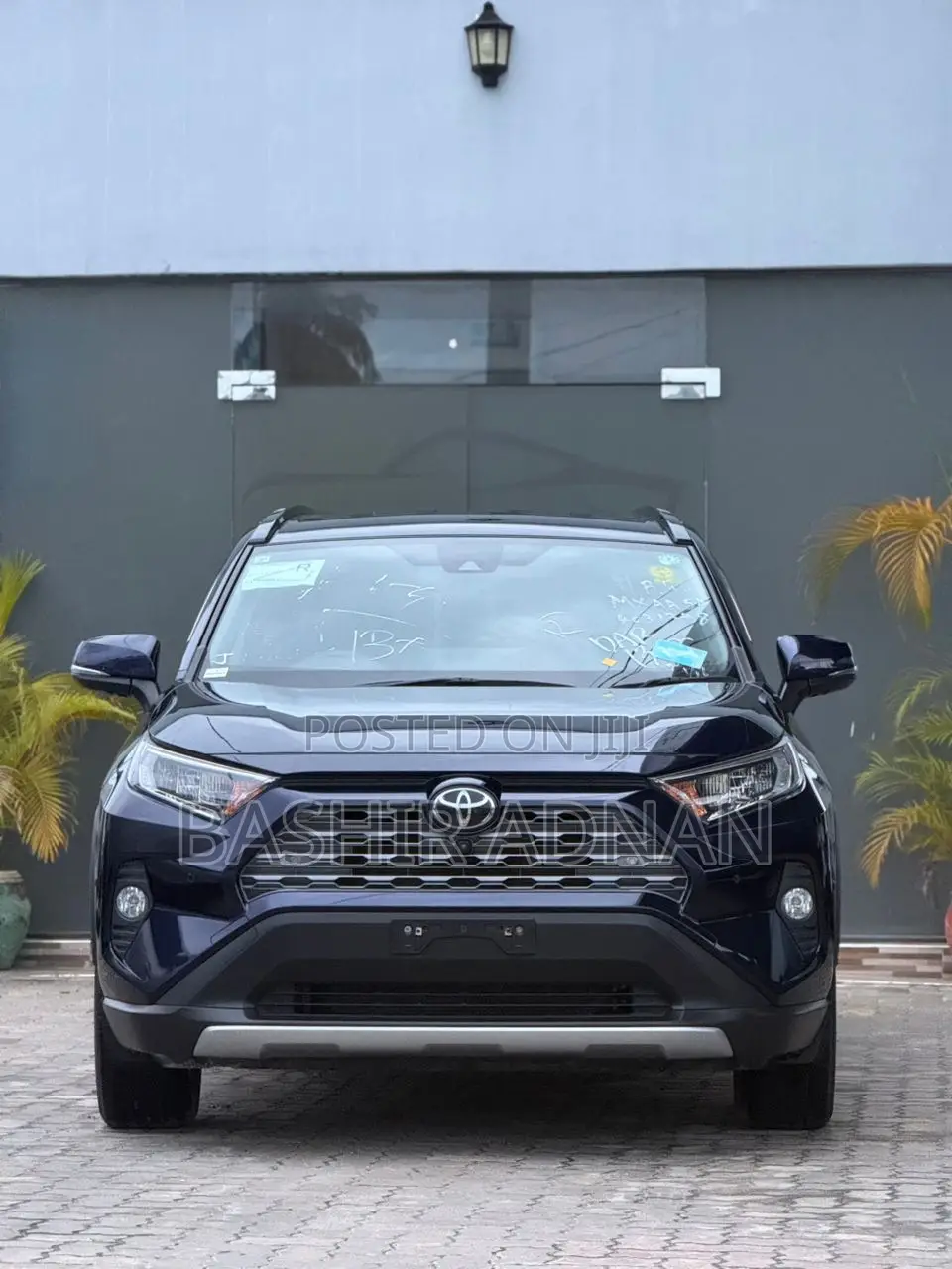 Toyota RAV4 Limited 2021 Blue