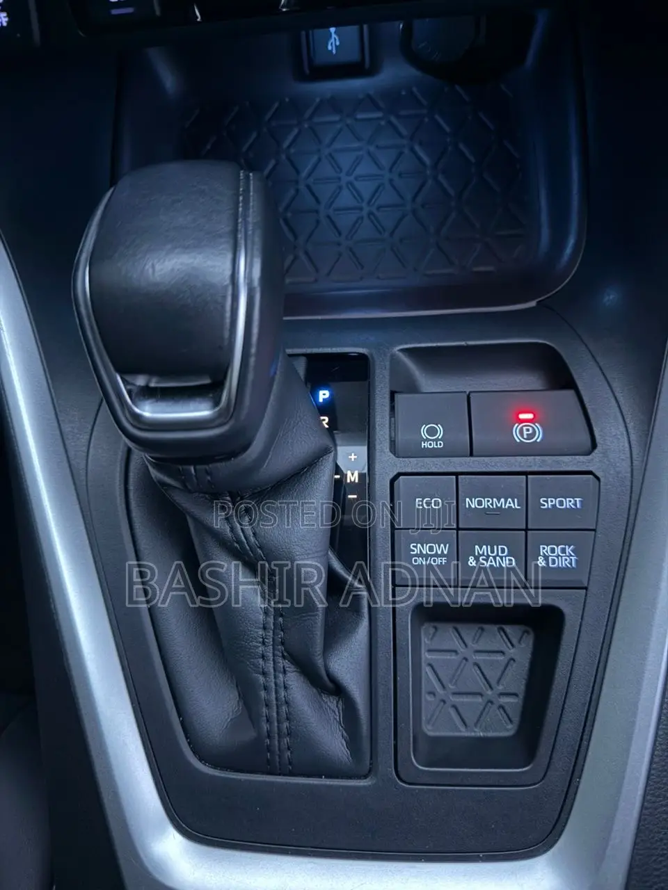 Toyota RAV4 Limited 2021 Blue
