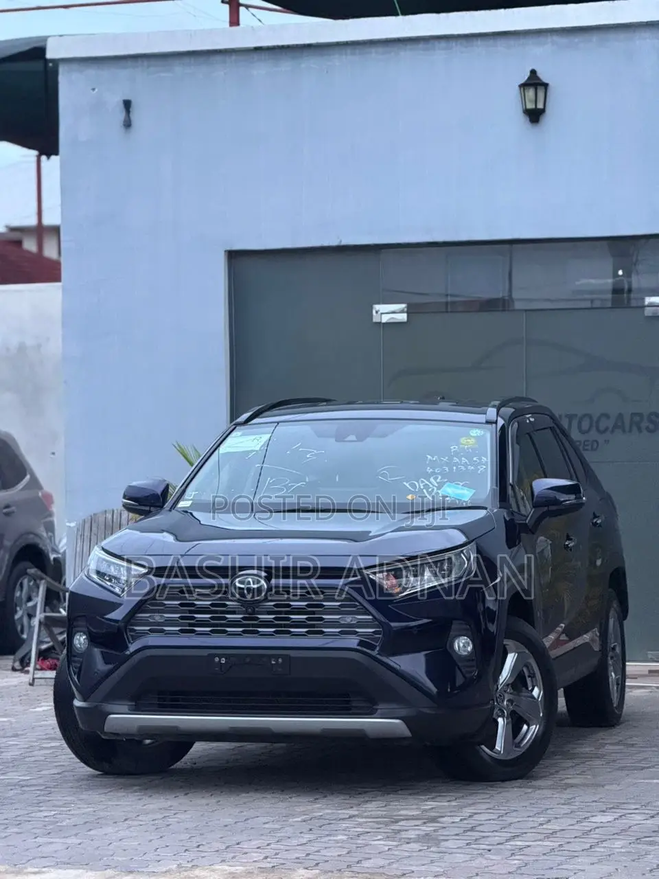 Toyota RAV4 Limited 2021 Blue