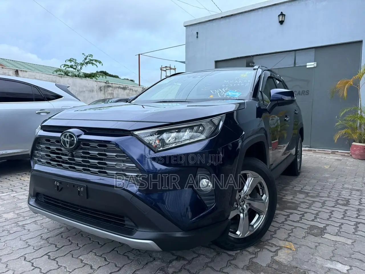 Toyota RAV4 Limited 2021 Blue