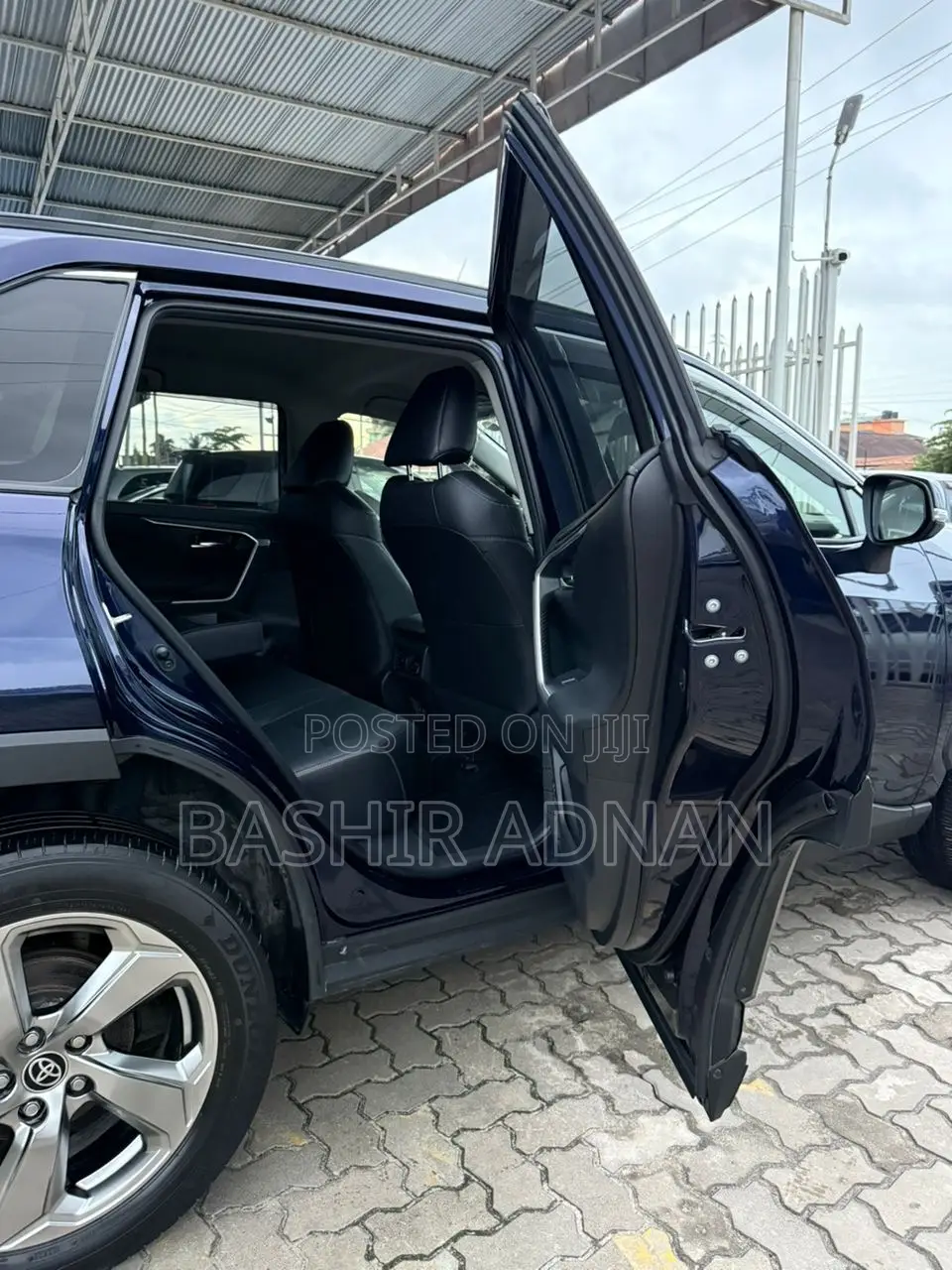 Toyota RAV4 Limited 2021 Blue