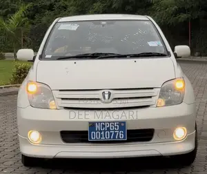 Toyota IST 2003 White