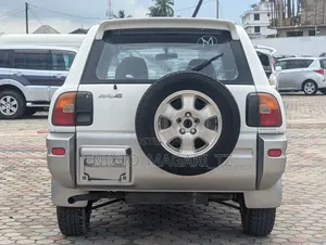 Toyota RAV4 1999 Black