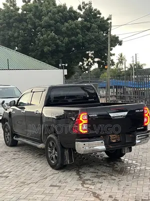 Toyota Hilux 2022 Black