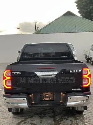 Toyota Hilux 2022 Black