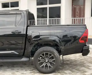 Toyota Hilux 2023 Black