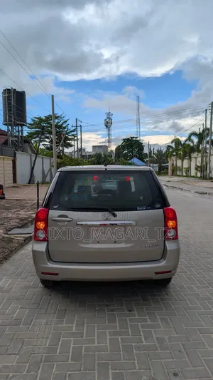 Toyota Raum 2005 Gold