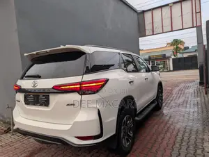Toyota Fortuner 2.4 D AWD 2024 White