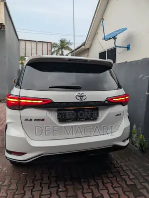 Toyota Fortuner 2.4 D AWD 2024 White