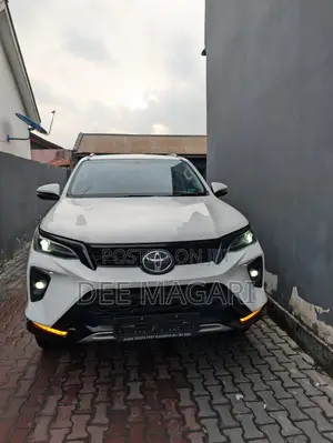 Toyota Fortuner 2.4 D AWD 2024 White