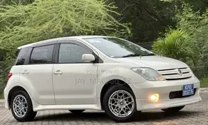 Toyota IST 2003 White