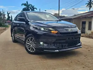 Toyota Harrier 2.0 2017 Black